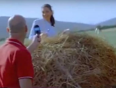 Κοπέλα έπεσε από τον ουρανό on air κατά τη διάρκεια δελτίου ειδήσεων (βίντεο)